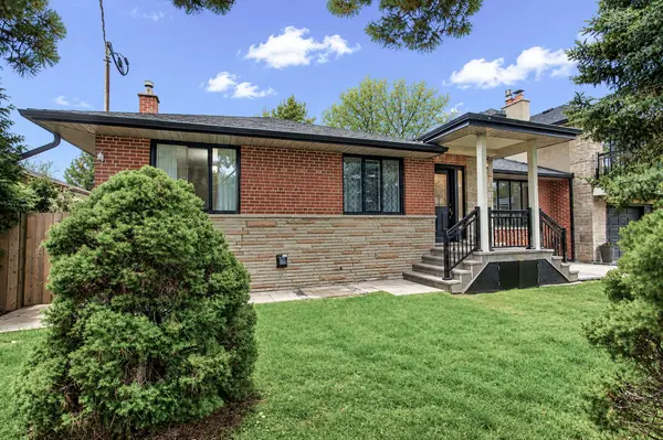 40 Cowley AVE, Toronto W08, ON M9B 2E3