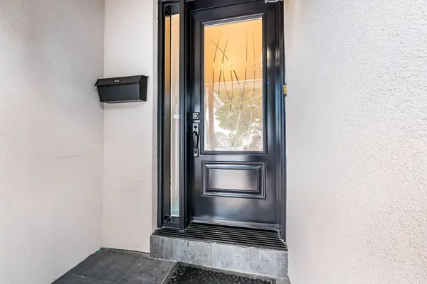 16 Ackrow CT, Toronto W08, ON M9C 5C4