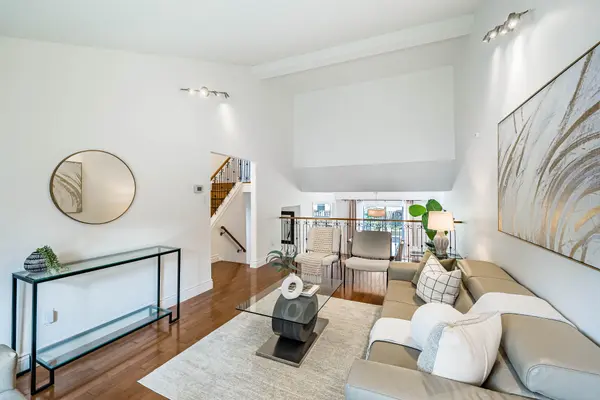 16 Ackrow CT, Toronto W08, ON M9C 5C4