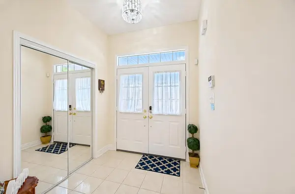 14 Maddybeth CRES, Brampton, ON L6Y 5R7