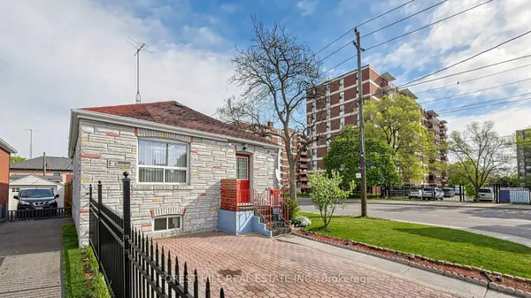 2 Ellins AVE, Toronto W03, ON M6N 2A1