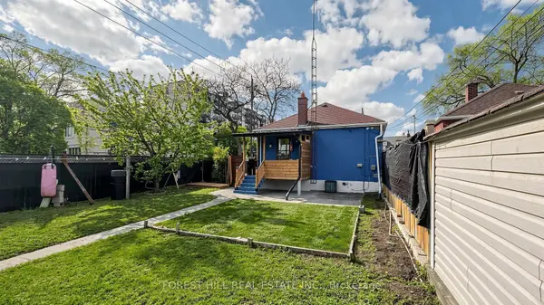 2 Ellins AVE, Toronto W03, ON M6N 2A1