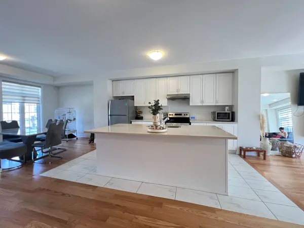 28 Petch AVE, Caledon, ON L7C 0Y9