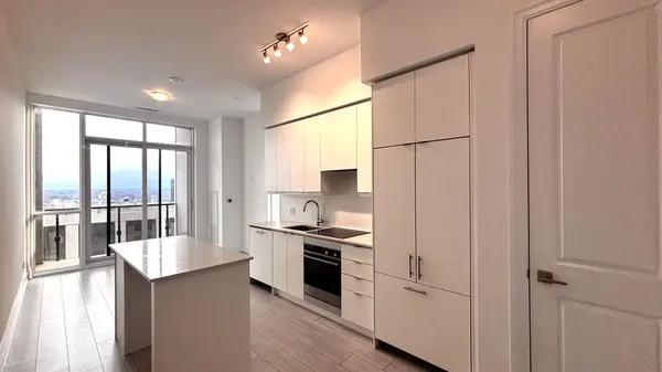 30 Elm DR #PH06, Mississauga, ON L5B 0N6