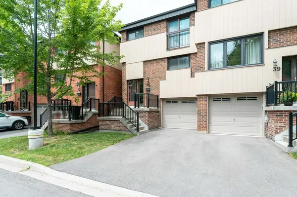 41 Maple Branch PATH, Toronto W09, ON M9P 3T4