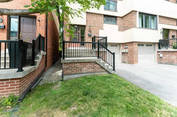 41 Maple Branch PATH, Toronto W09, ON M9P 3T4