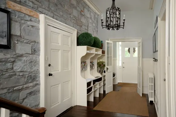 8 Starr PL, Kingston, ON K7L 4V1