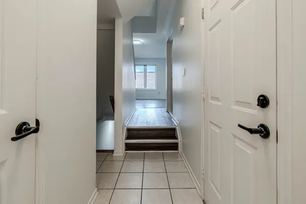 151 Oakfield CRES, Barrhaven, ON K2J 5H8