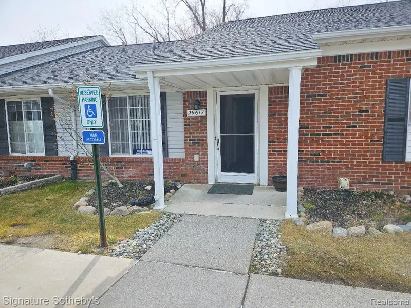 29617 PENDLETON CLUB DR, Farmington Hills, MI 48336