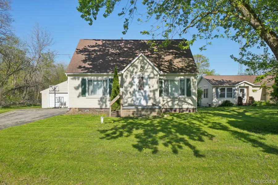 3166 N BELSAY RD, Genesee, MI 48506
