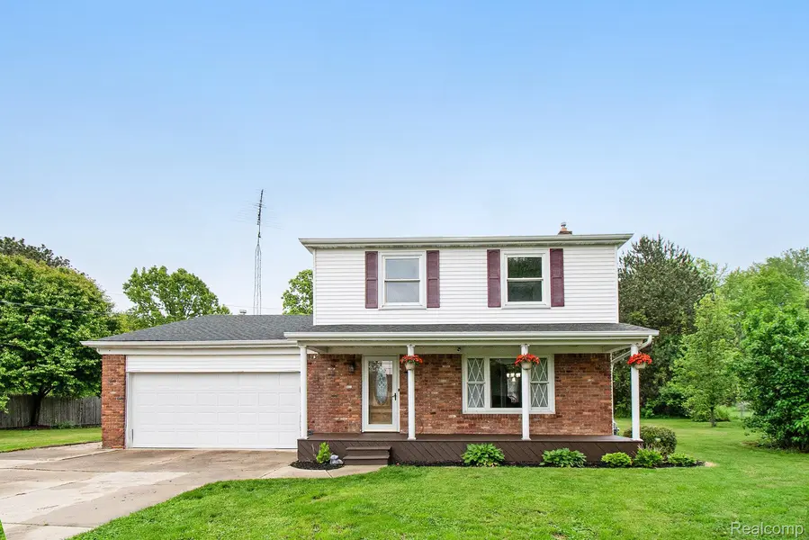 8425 Rondale DR, Grand Blanc, MI 48439