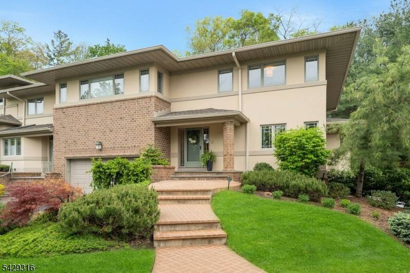 22 Fox Run Rd, Allendale Boro, NJ 07401