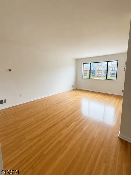 330 Taft Pl, Harrison Town, NJ 07029