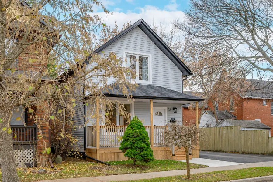 93 Agnes ST, Oshawa, ON L1G 1V3