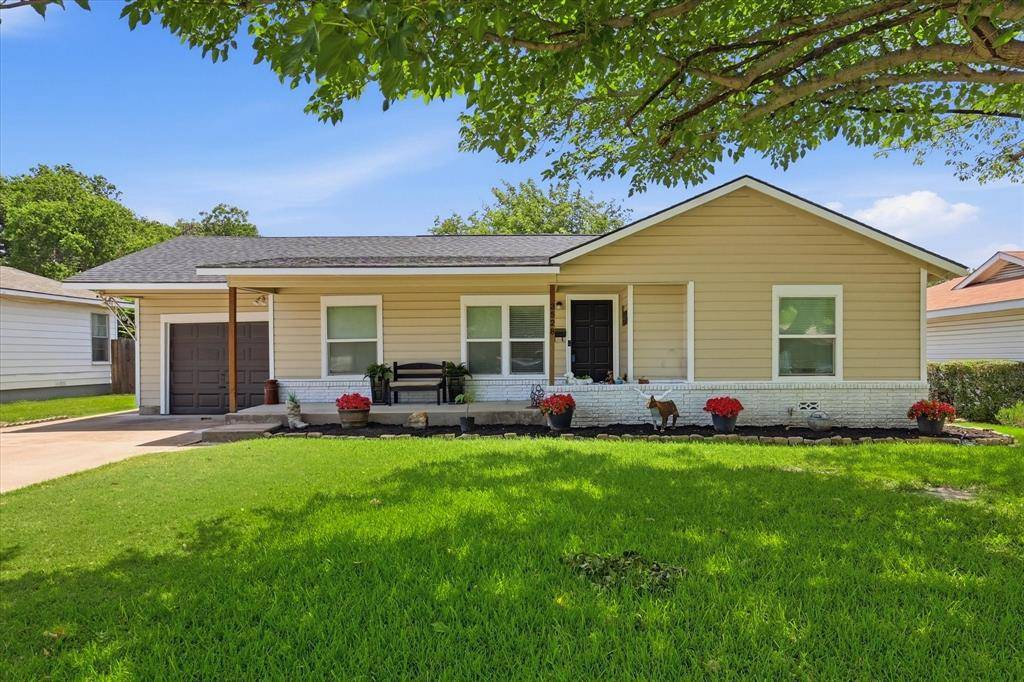 3528 Meadow Oaks Drive, Haltom City, TX 76117