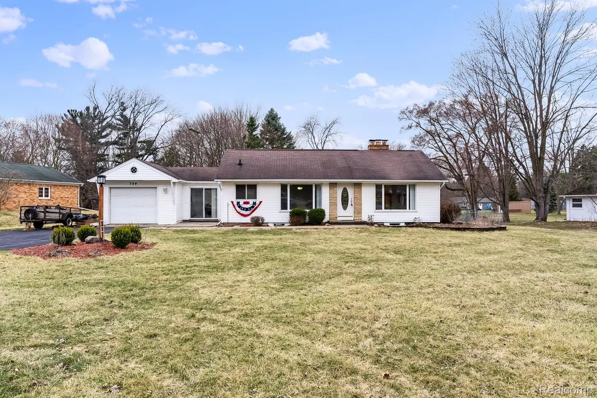 724 NICHOLS RD, Auburn Hills, MI 48326