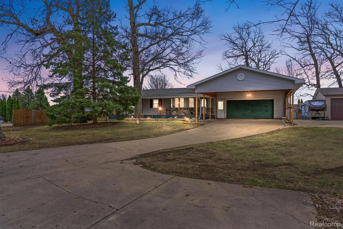 11540 E Silver Lake RD, Burns Twp, MI 48418