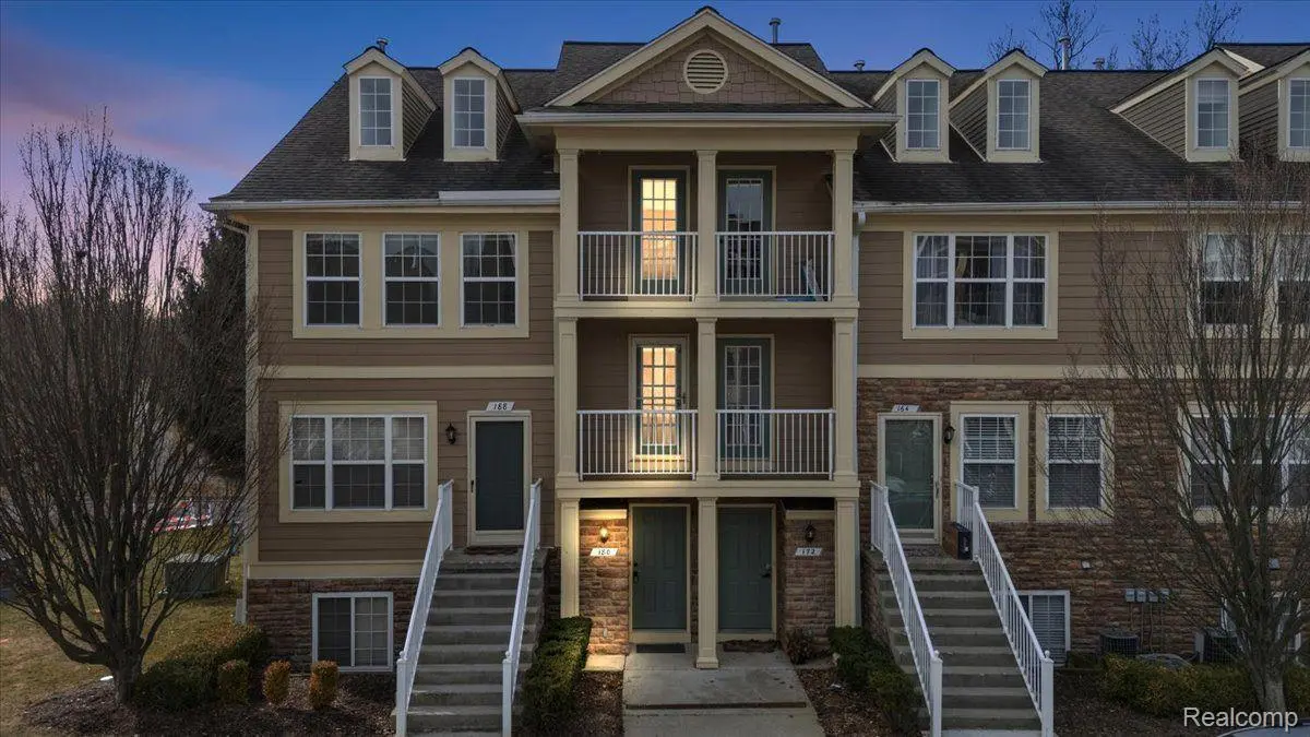 180 Evergreen TRL, Lake Orion Vlg, MI 48362