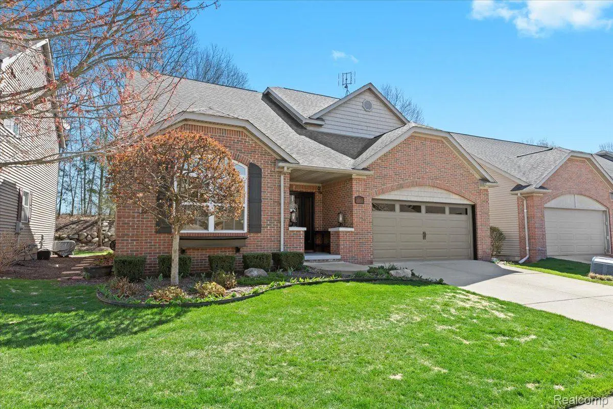 4583 SPRING MOUNTAIN DR, Brighton, MI 48116