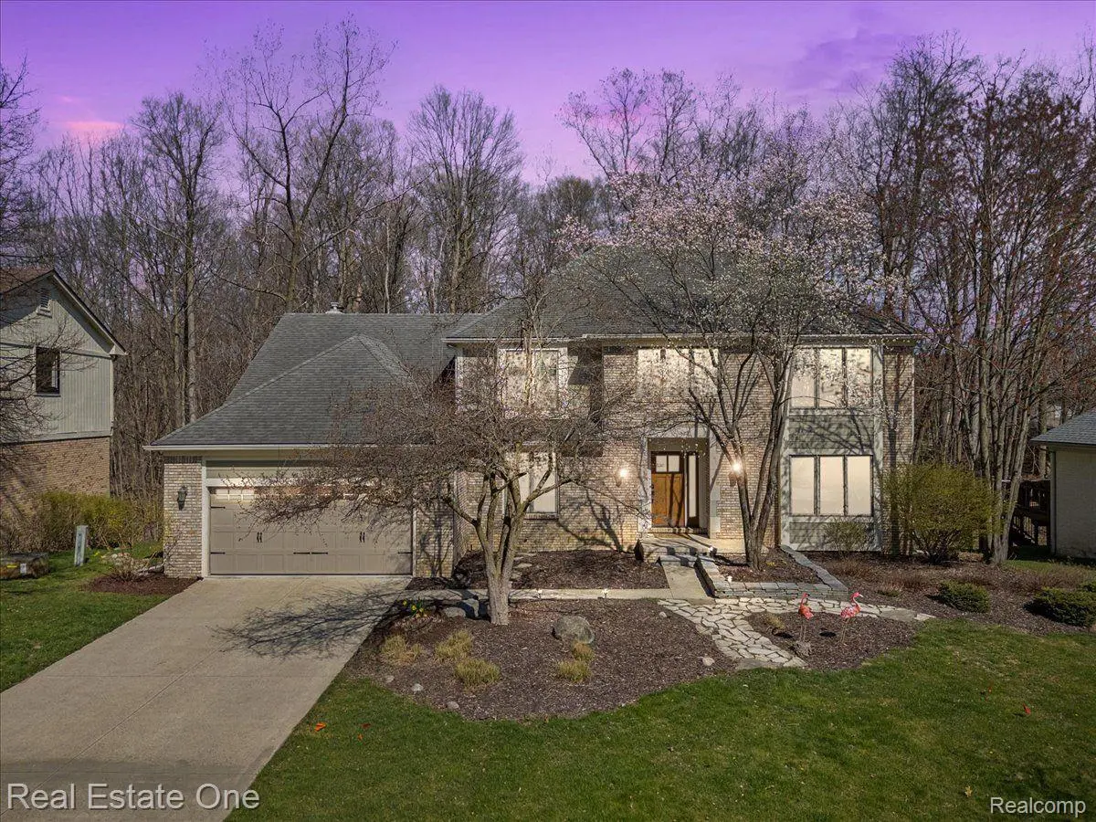 30600 SUNDERLAND DR, Farmington Hills, MI 48331