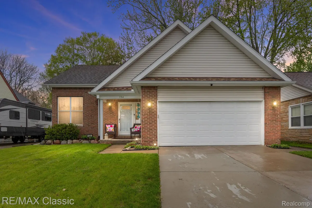134 CHERRYLAND ST, Auburn Hills, MI 48326