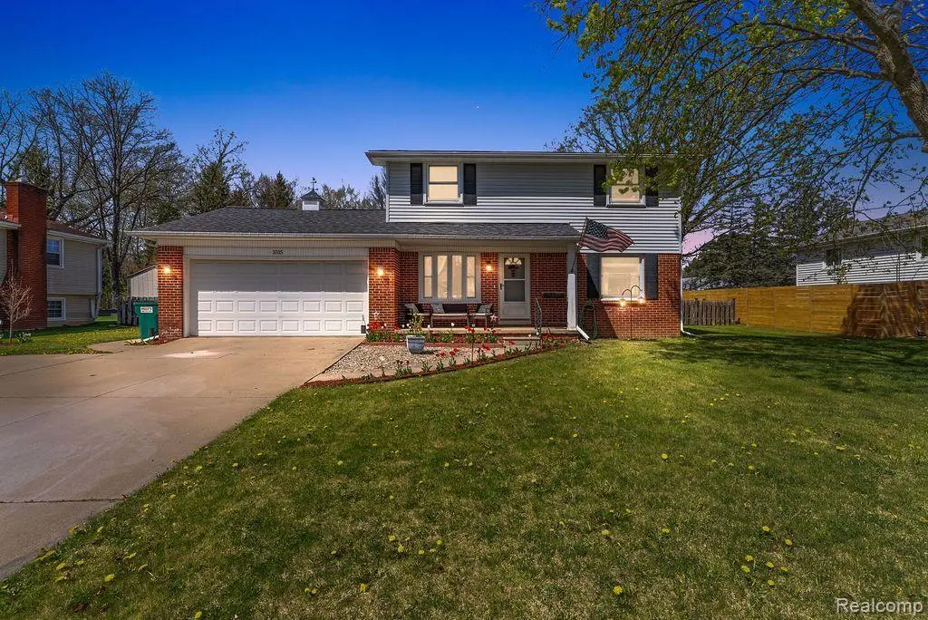 1015 MEADOW DR, Owosso, MI 48867