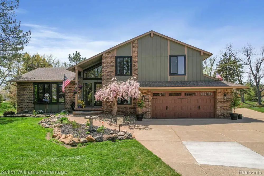 5105 Beachwood CT, Commerce Twp, MI 48382