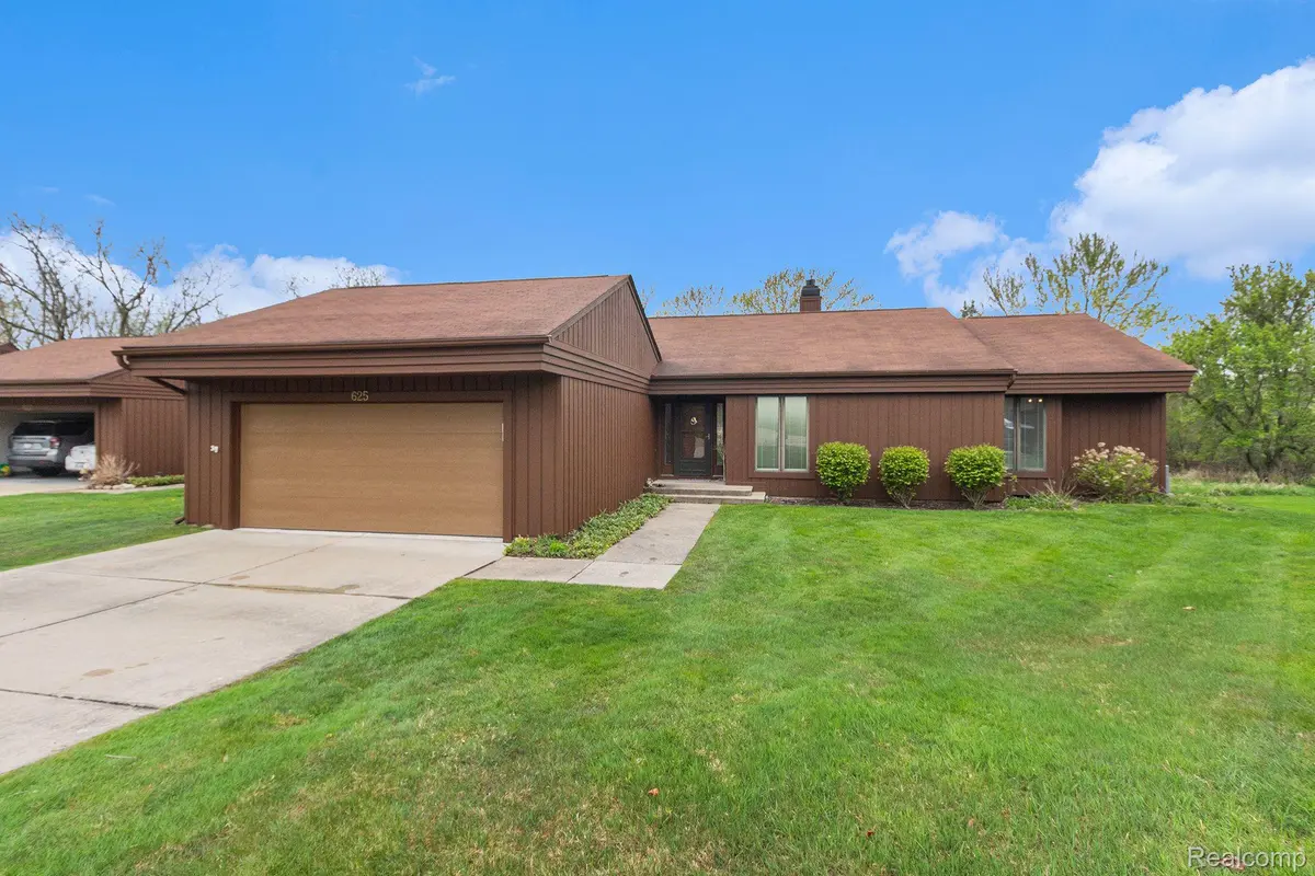 625 APPLEGATE LN, Grand Blanc, MI 48439