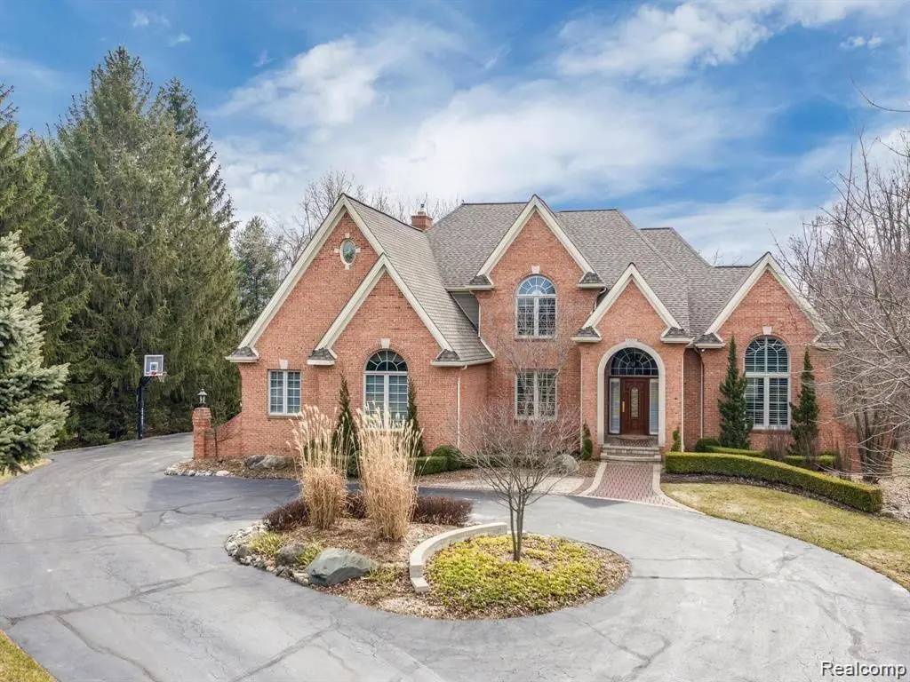 4555 VALLEY VIEW, Oakland Twp, MI 48306