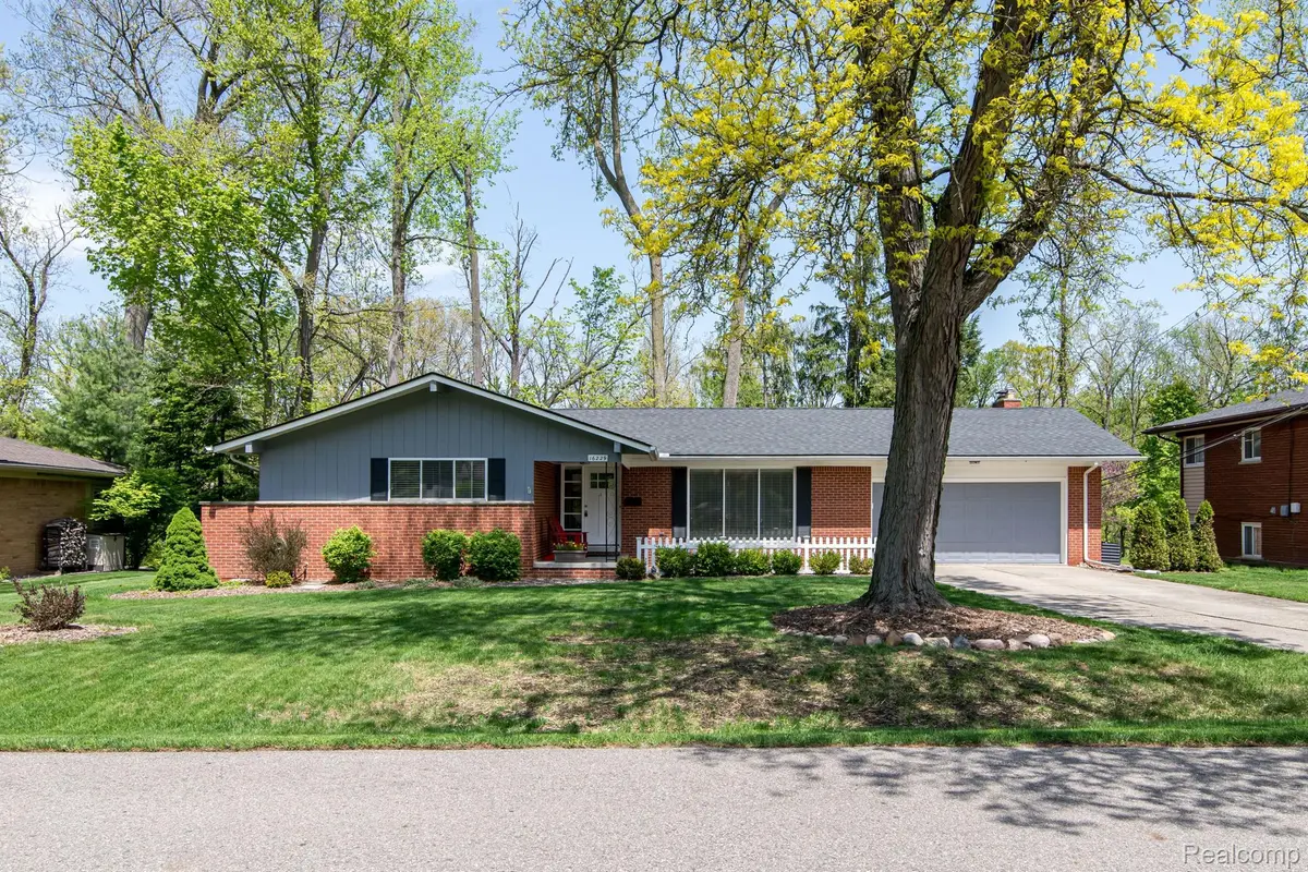 16229 SOUTHAMPTON ST, Livonia, MI 48154