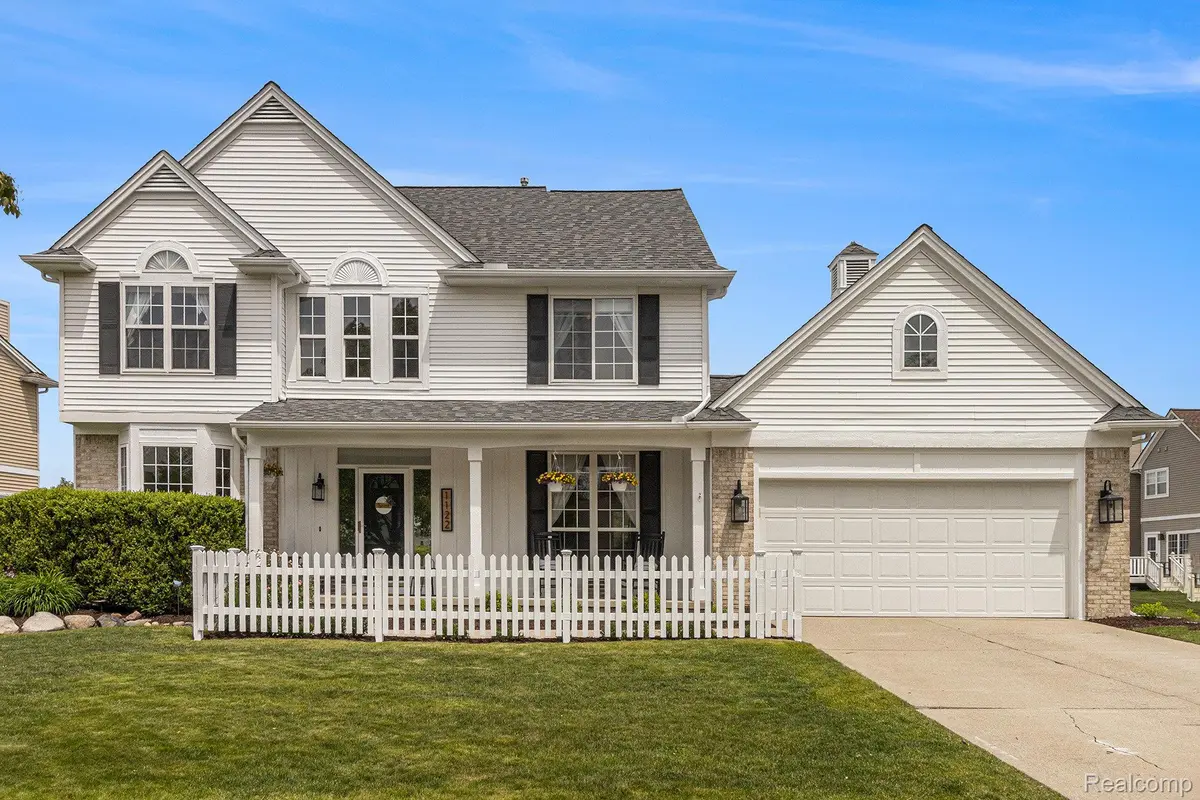 1122 COLT DR, South Lyon, MI 48178