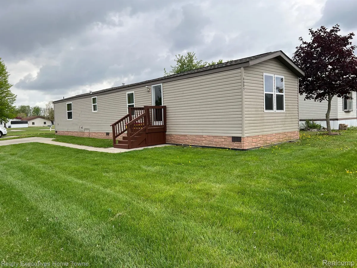 4085 Mapleview CT E, Brown City, MI 48416
