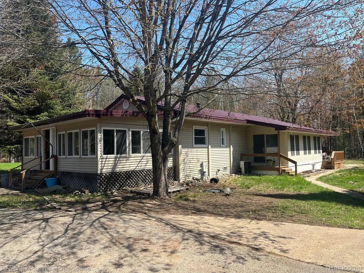 1390 W YOUNGS RD, Gladwin Twp, MI 48624