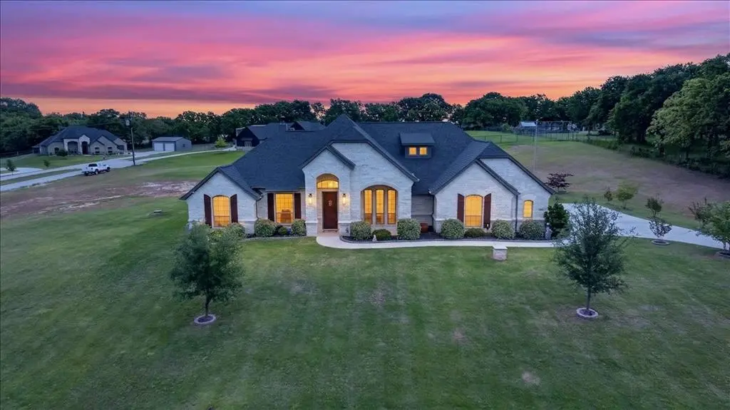 455 Christian Way, Azle, TX 76020