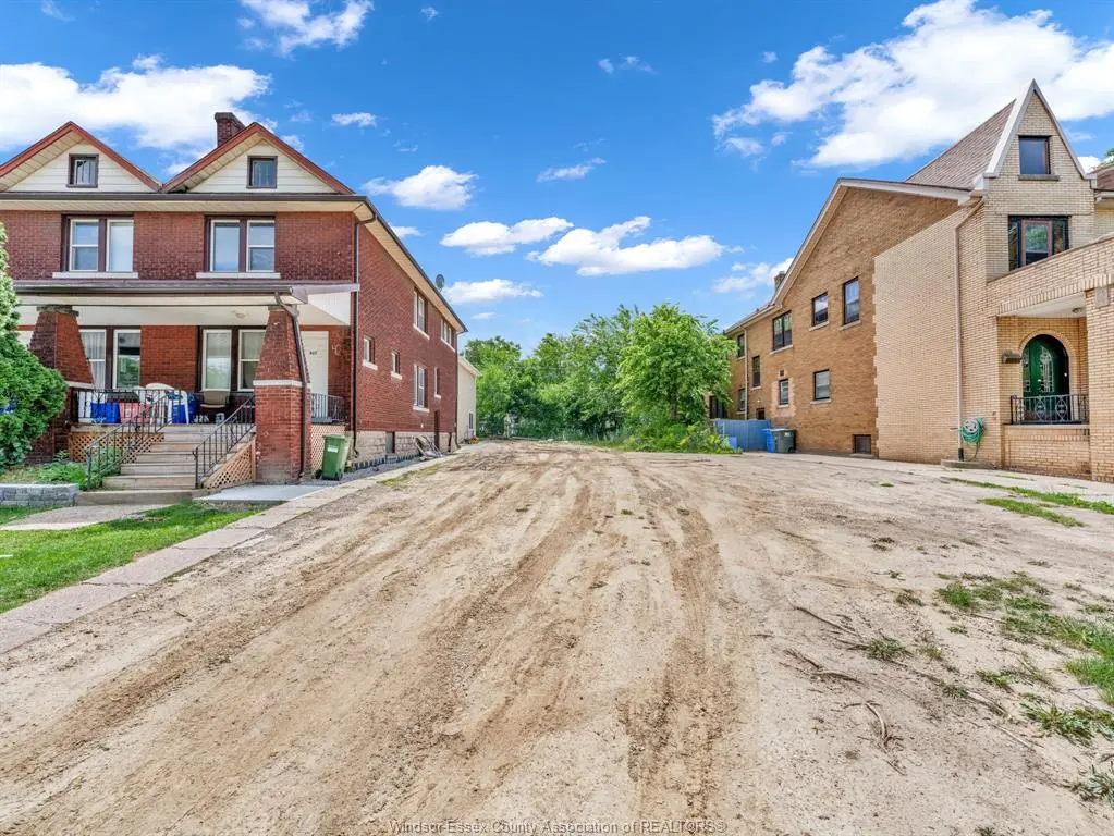 421 PARTINGTON Avenue, Windsor, ON N8W 3S1