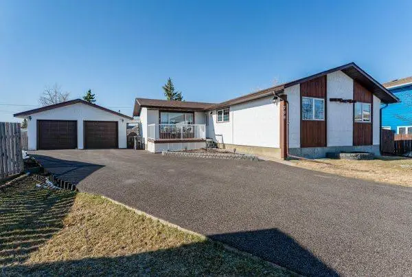 708 Bankview Close, Drumheller, AB T0J0Y6