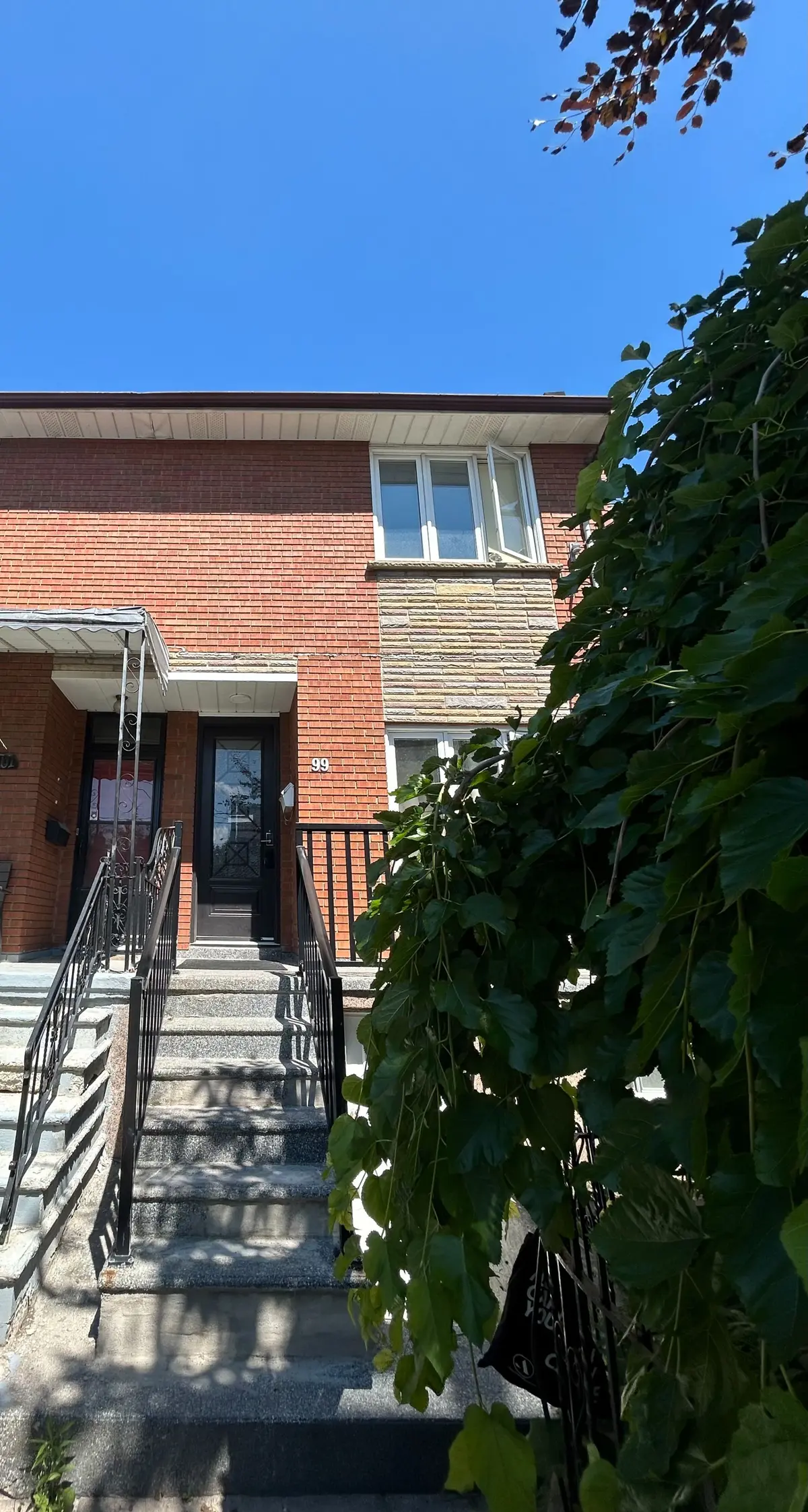 99 Clinton St ST #Unit A, Toronto C01, ON M6G 2Y4