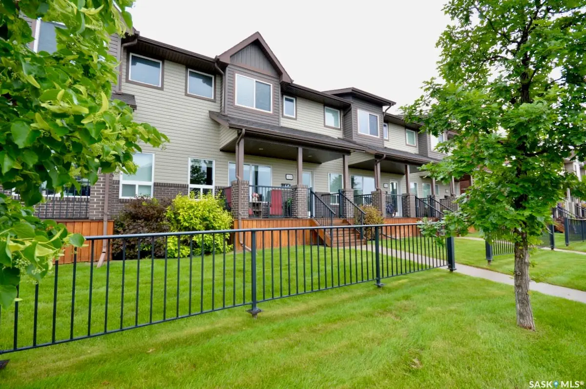1018 Willowgrove CRESCENT, Saskatoon, SK S7W 0H7