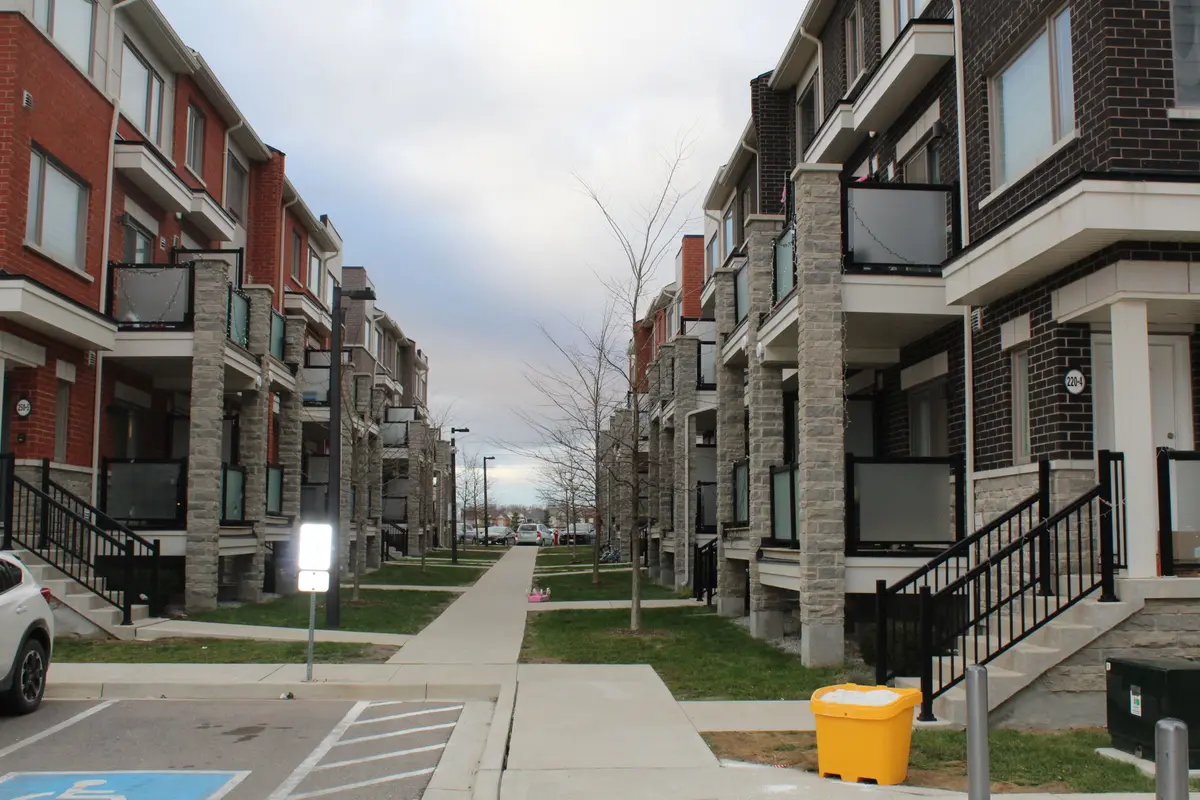 240 Lagerfeld DR #5, Brampton, ON L7A 5G9