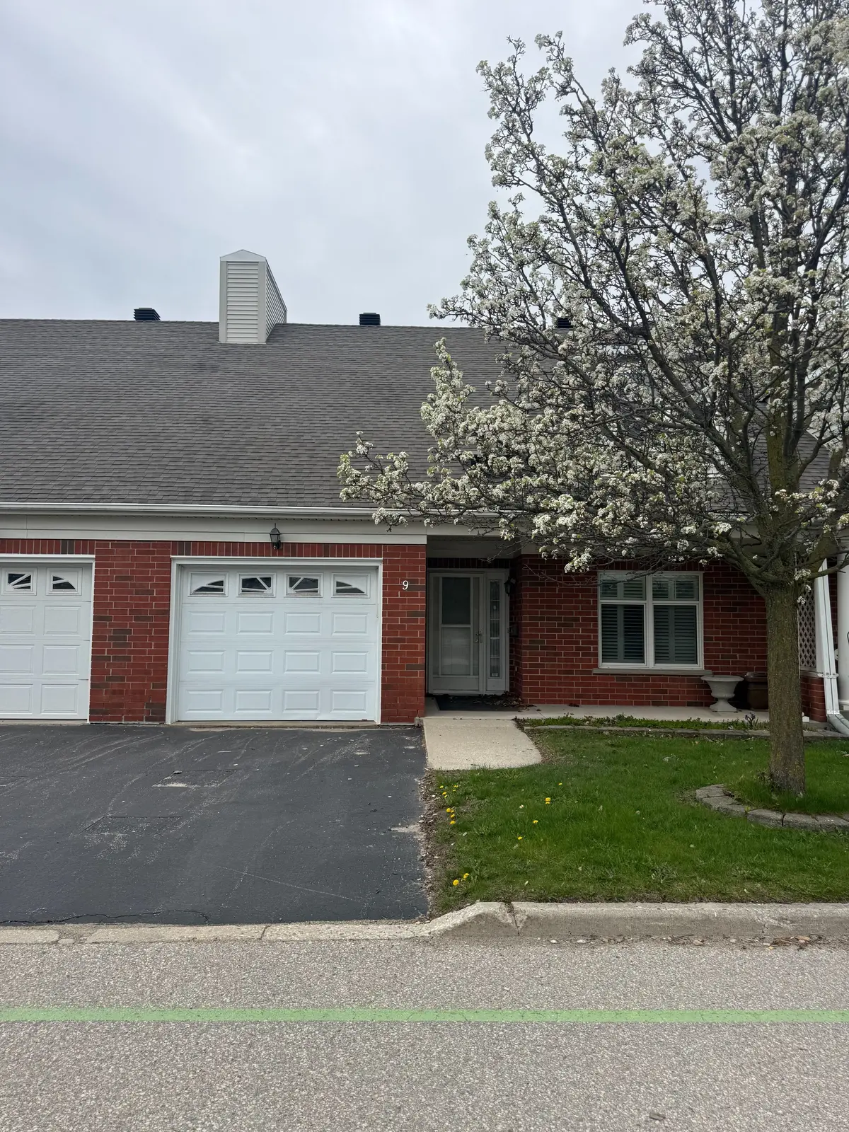 2705 KINGSWAY DR #9, Kitchener, ON N2C 2T2