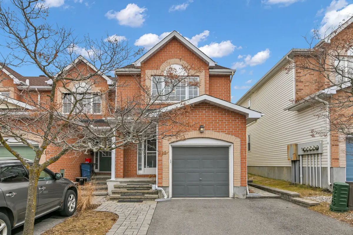 311 Southcrest Private, Billings Bridge - Riverside Park And Area, ON K1V 2B7
