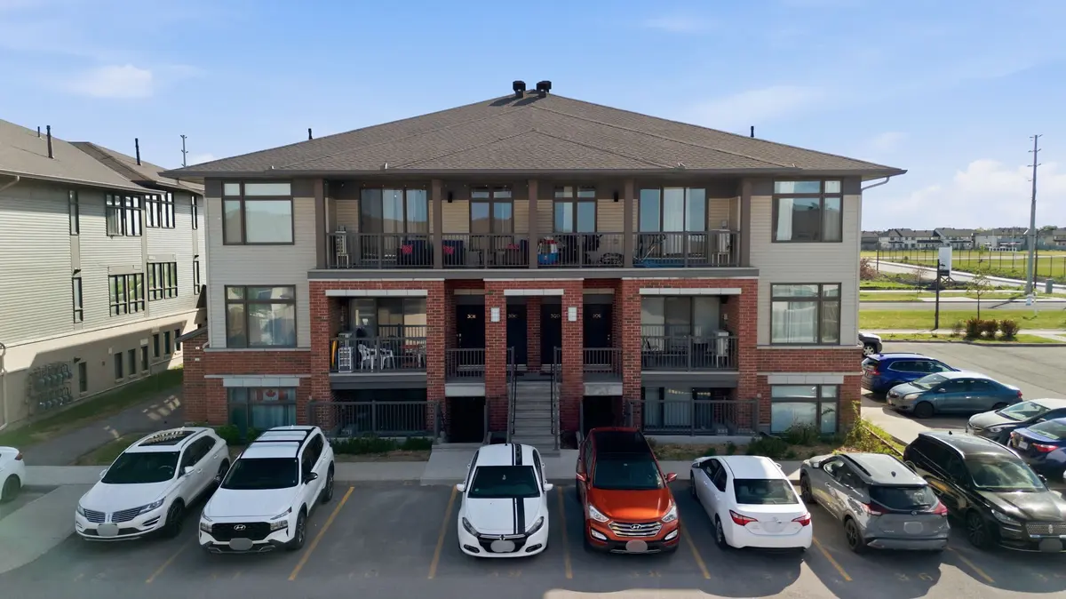 30 Jaguar Pvt Private #F, Kanata, ON K2V 0J3