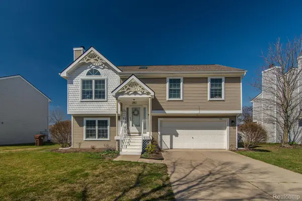 348 VICTORIAN LN, Belleville, MI 48111