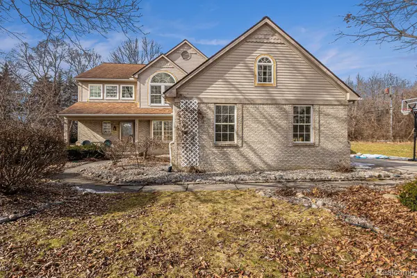 2091 PALMER DR, Wixom, MI 48393