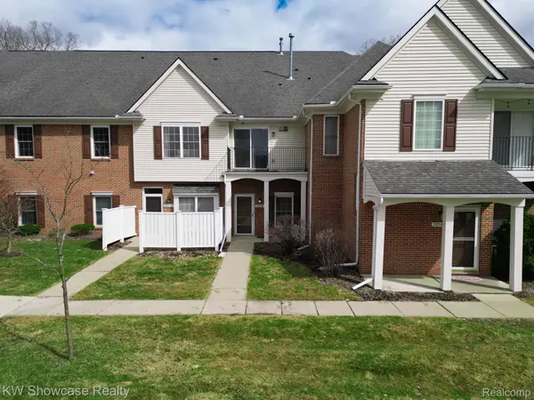 2858 COTTONWOOD DR #B, Waterford Twp, MI 48328