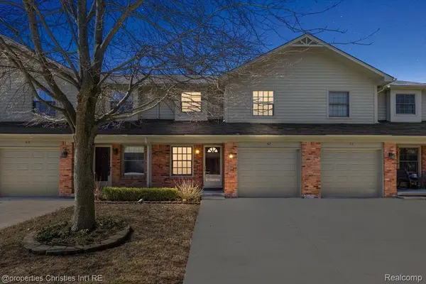67 Maplegrove DR, Clawson, MI 48017