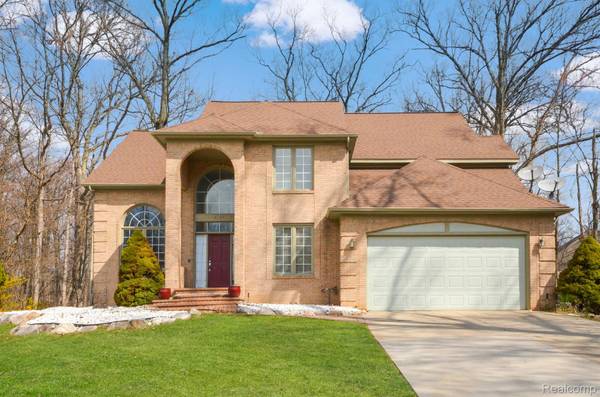 2064 Christopher CT, West Bloomfield Twp, MI 48324