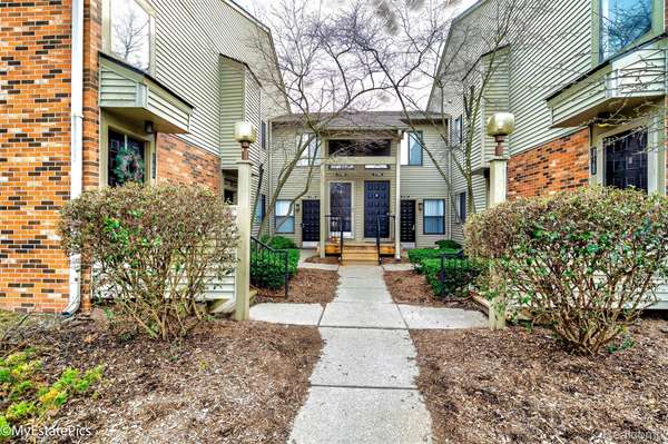 21740 INDIAN CREEK DR, Farmington Hills, MI 48335