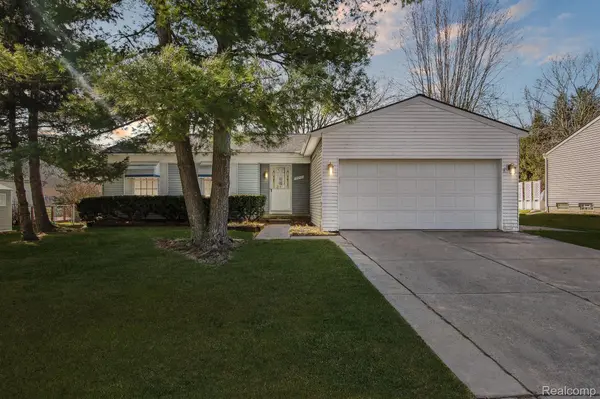 3649 BARBERRY CIR, Wixom, MI 48393