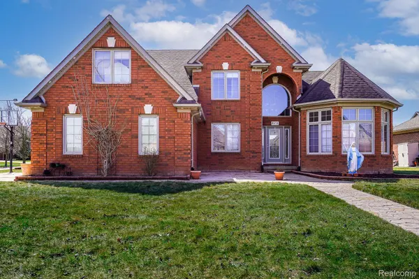 8670 LILLIAN DR, Washington Twp, MI 48094